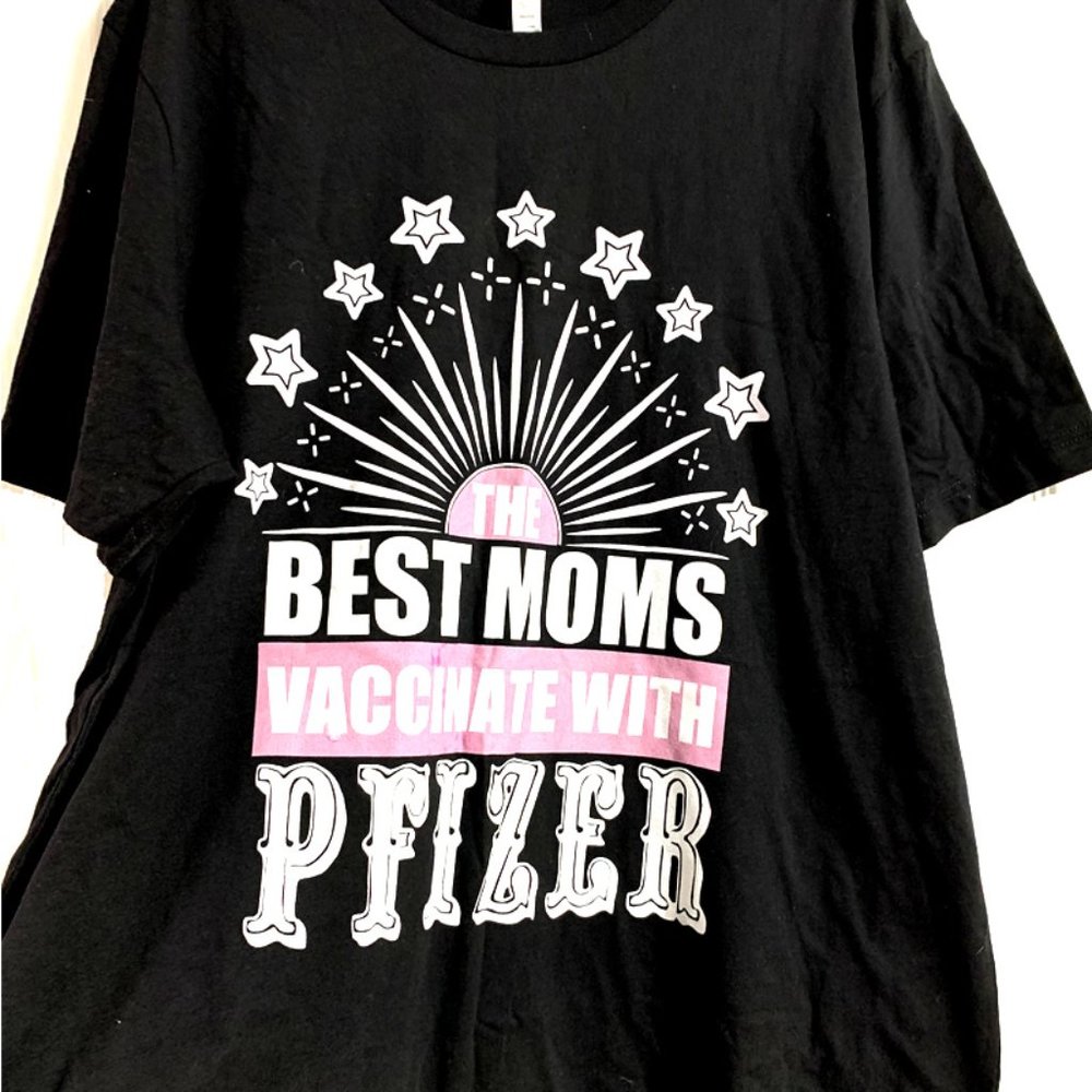 The Best Moms Vaccinate with Pfizer Humor Message Graphic T-Shirt Tee